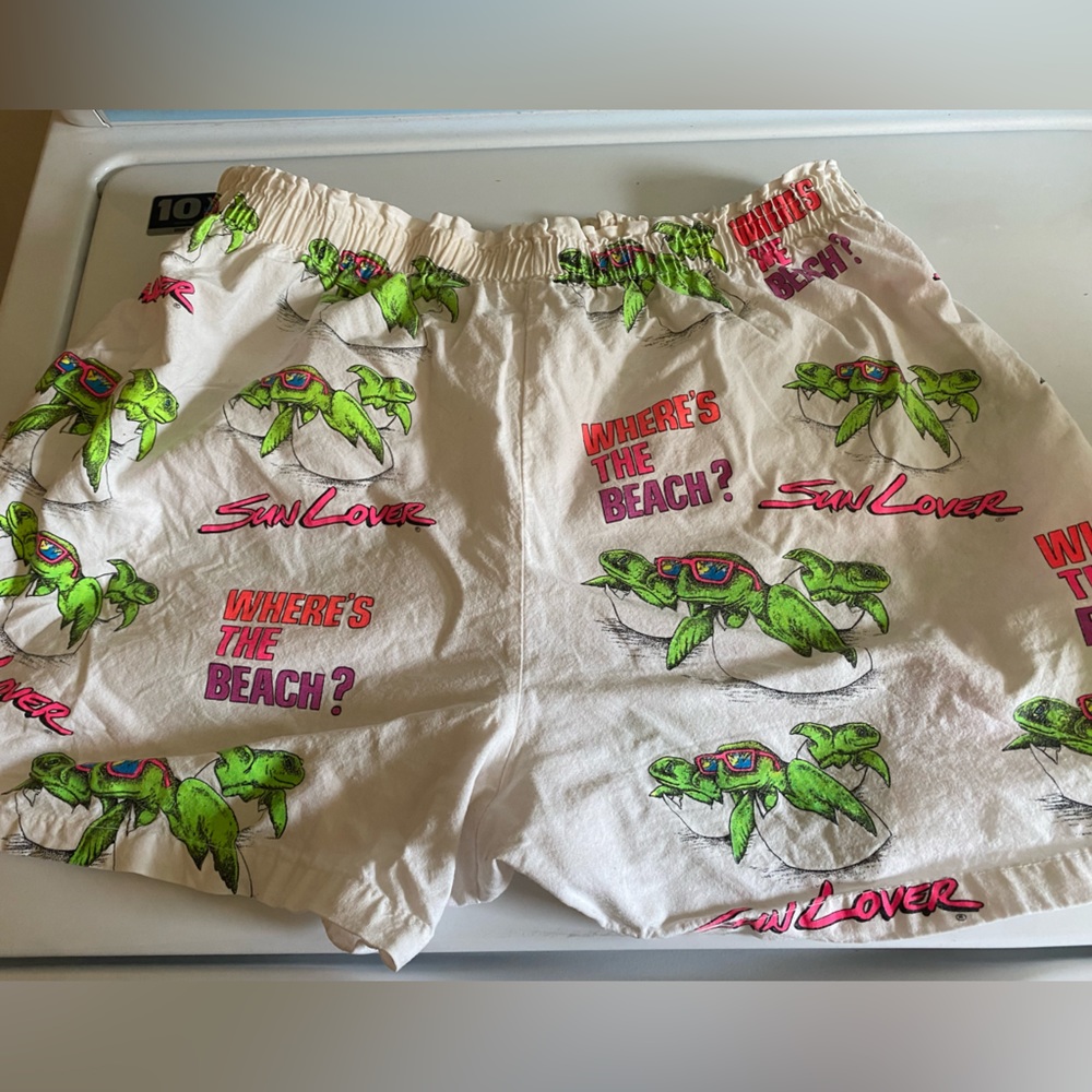1990s Womens shorts Medium Neon baby turtle where’s the beach print
